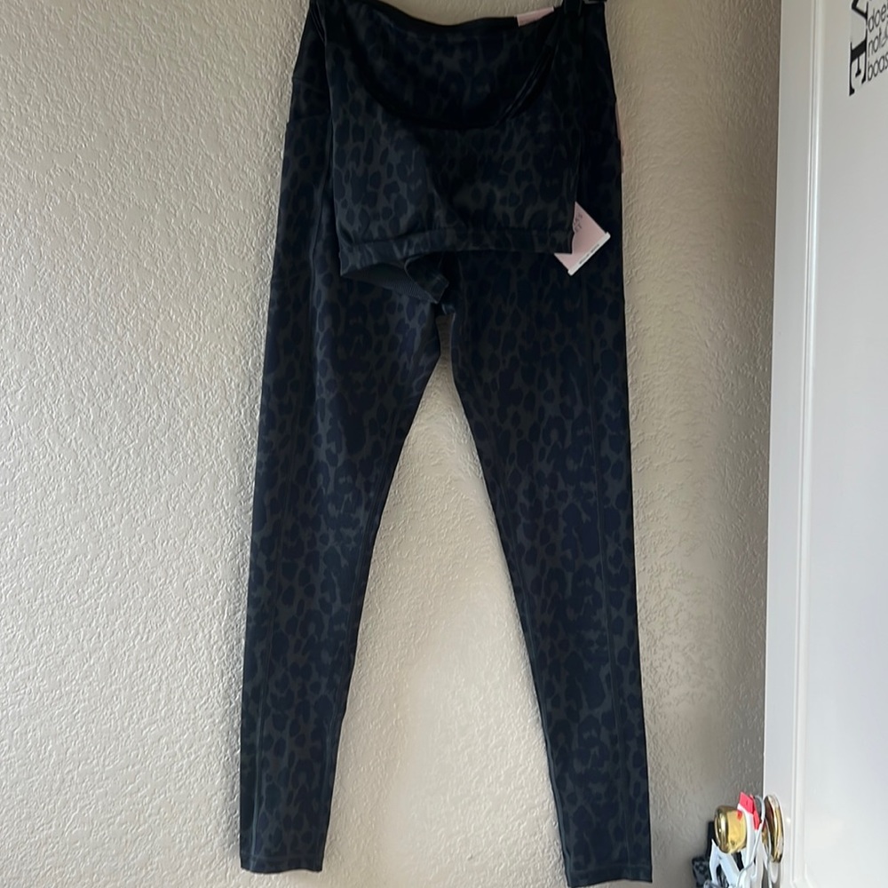 NWT 2 piece Victorias Secret work out set